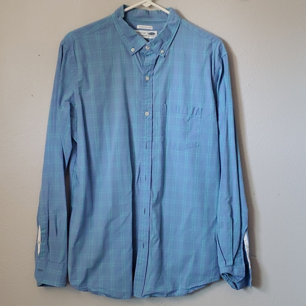 Old Navy light blue casual button down shirt